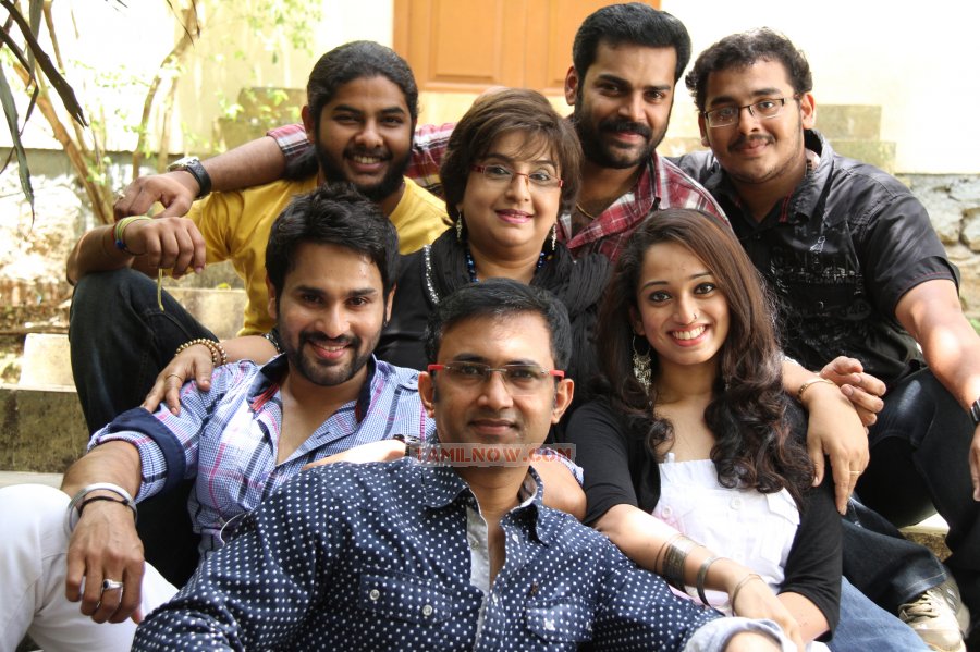 Ambika And Actors Of Nizhal 813