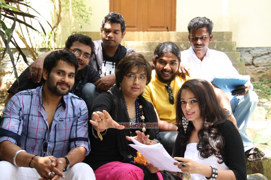 Ambika With Actors Of Nizhal 819