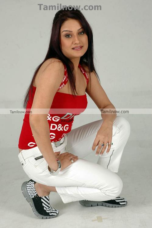 Sonia Agarwal Oru Nadigaiyin Vakkumoolam 17