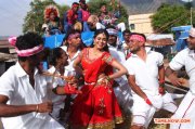 Iniya Dance In Oru Oorla Rendu Raja 186