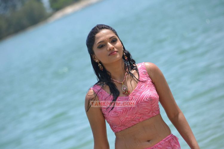 Sunaina Hot Photo 143