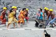 Pathirama Pathukkunga Movie Pic