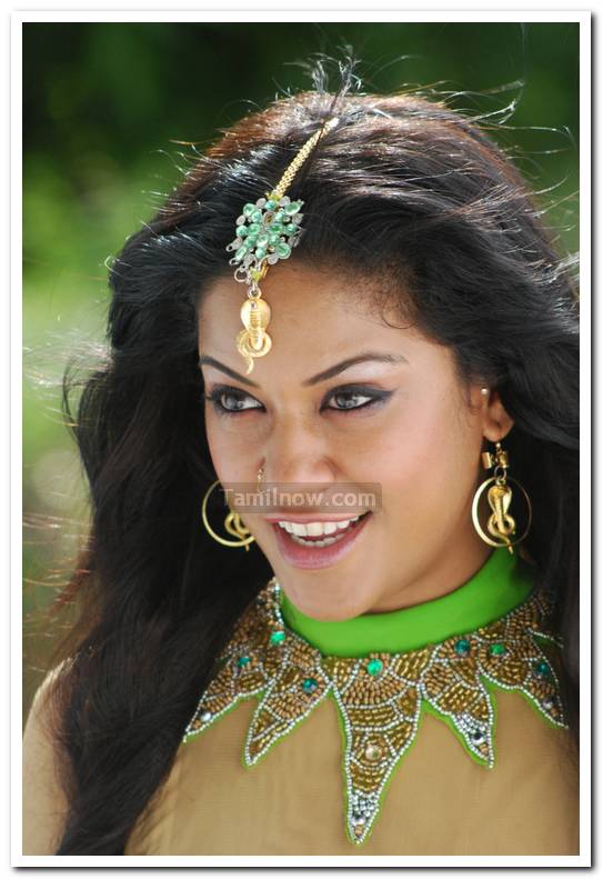 Mumaith Khan Photo 12