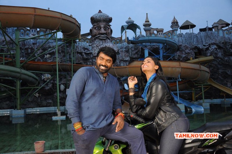 Movie Photo Vijay Sethupathy Karthika Purampokku Engira Podhuvudamai 226