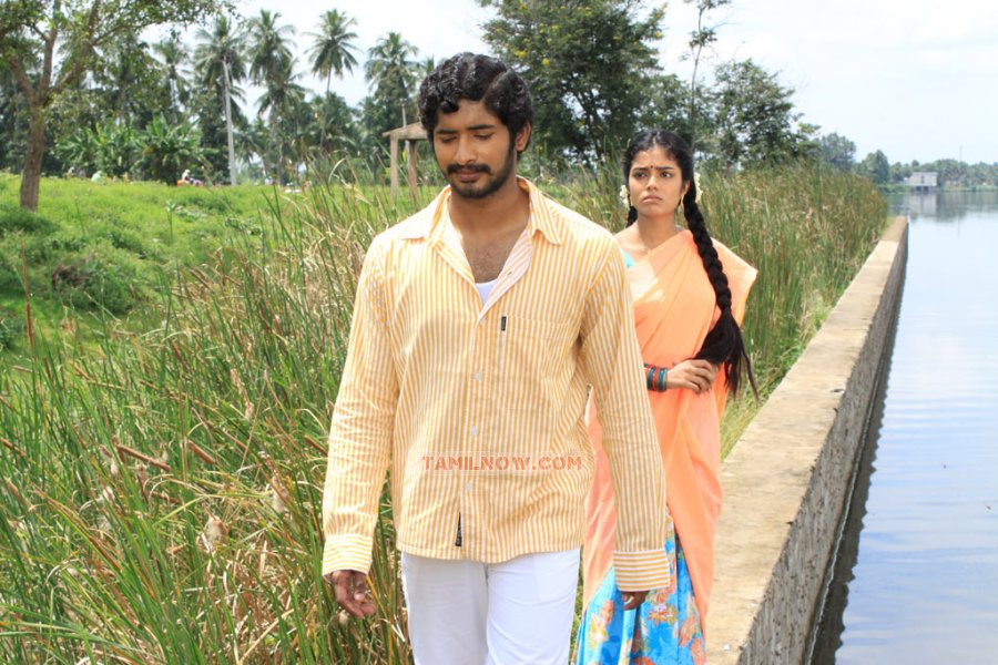 Tamil Movie Puthiya Kaaviyam Stills 1284