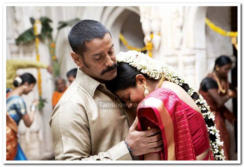 Vikram Aishwarya Rai In Raavanan 2 - Tamil Movie Raavanan Stills