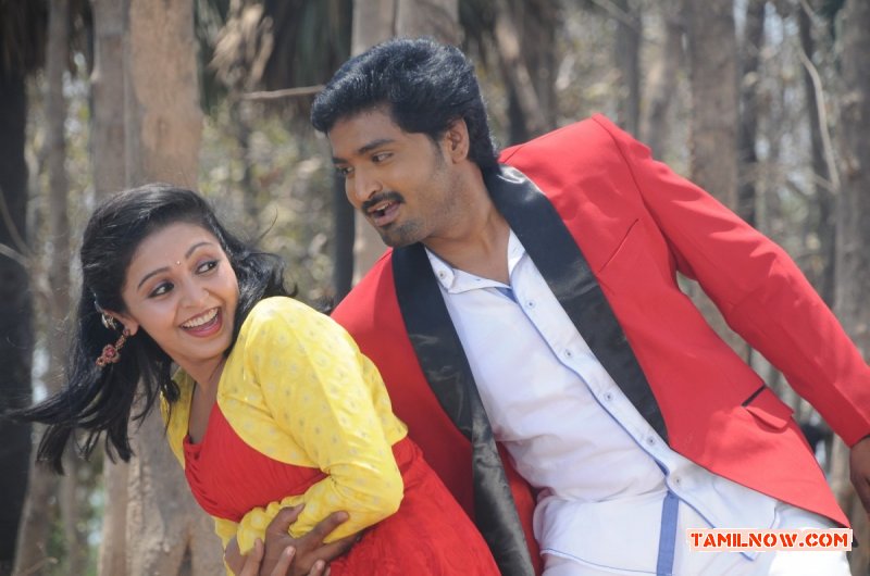 Movie Romba Nallavanda Nee 4178