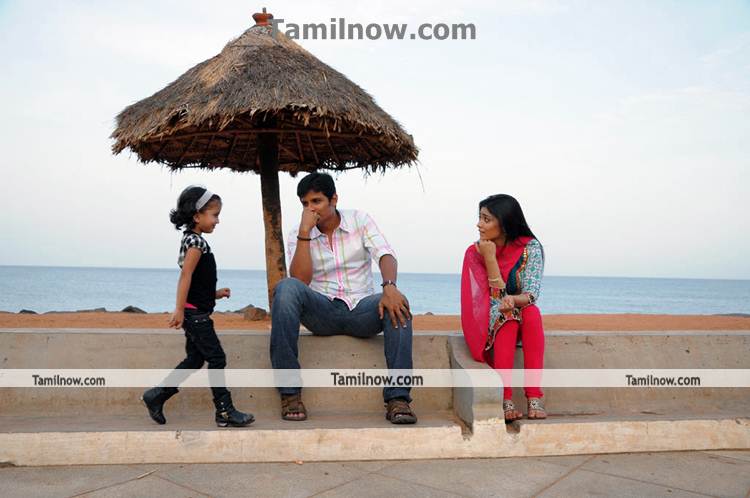 Rowthiram Film Still