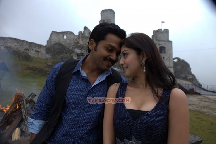 Saguni Movie Karthi And Pranitha New Pic 830