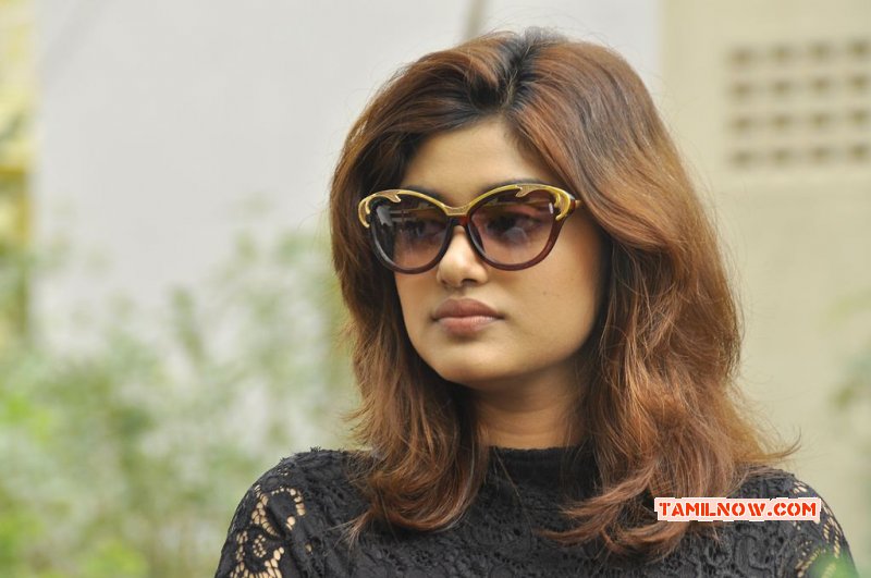 Film Still Oviya At Seeni Movie Shooting Spot 786