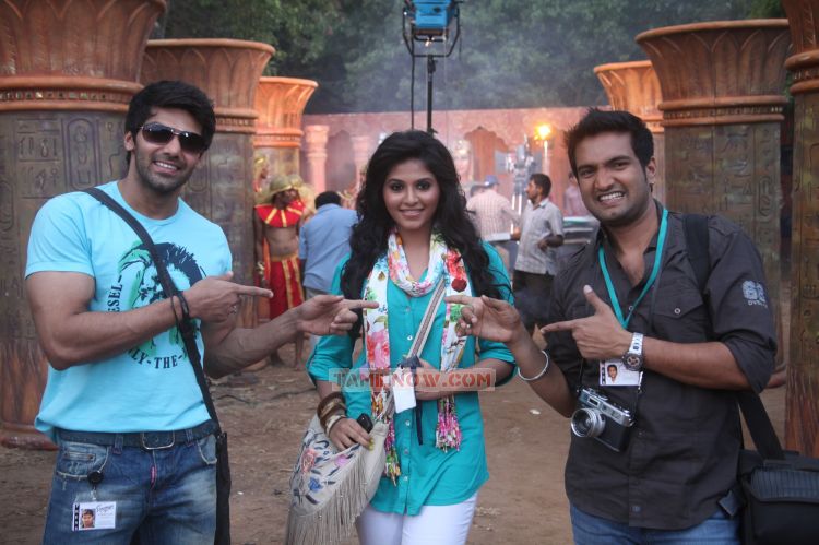 Arya Anjali And Santhanam In Settai 713