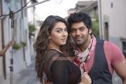 Hansika Motwani And Arya In Movie Settai 428