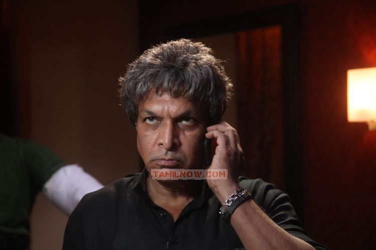 Nasser In Movie Settai 44