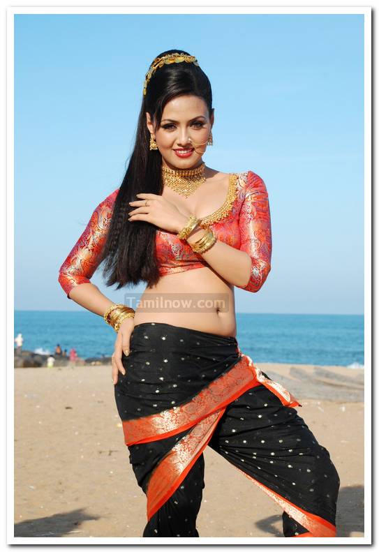 Sana Khan Photo 1