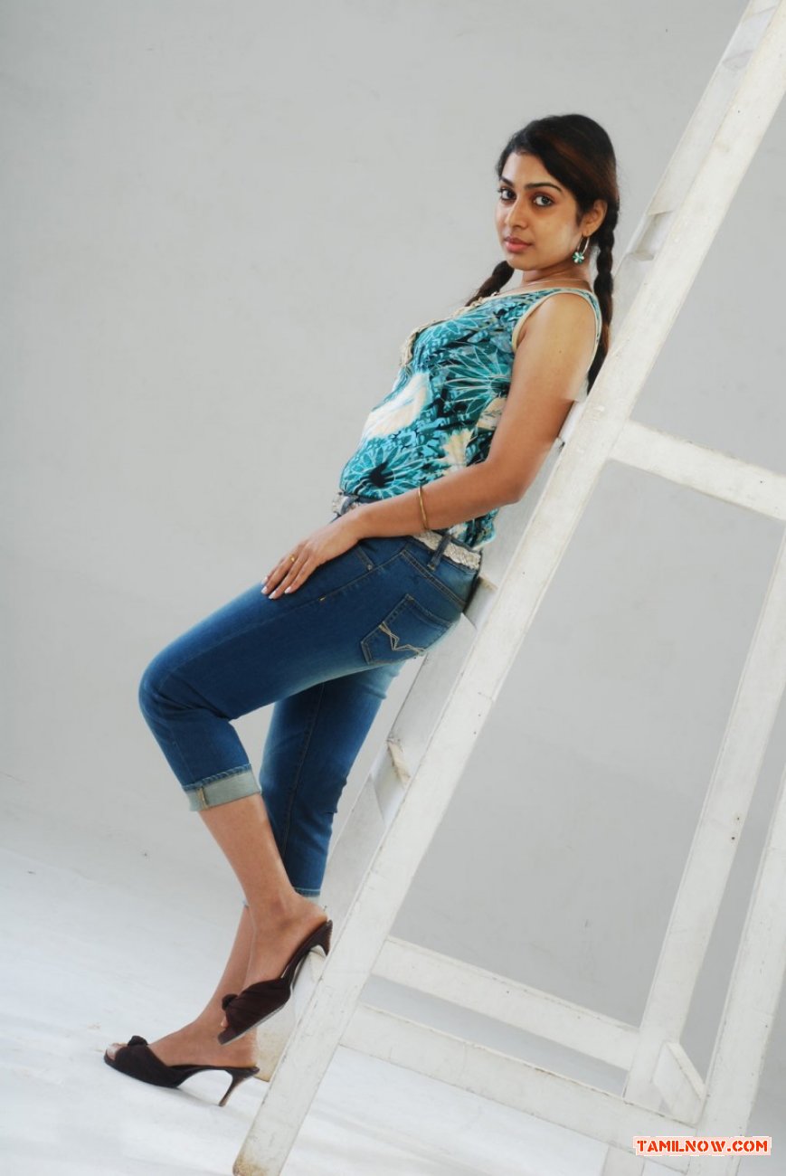 Thavani Kaatru Stills 4573