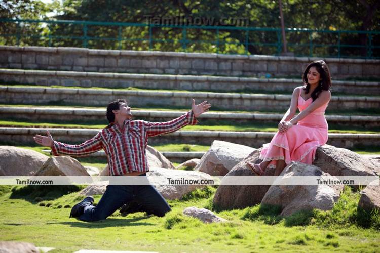 Thulli Ezhunthathu Kadhal Still 4