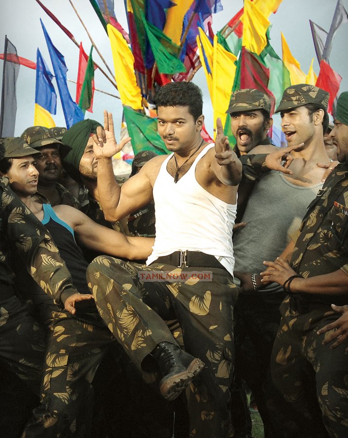 Vijay Still Thuppakki Film 777