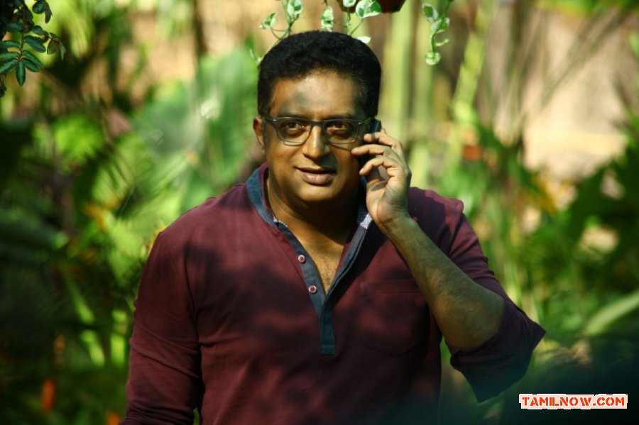 Prakash Raj In Movie Un Samayal Arayil 162