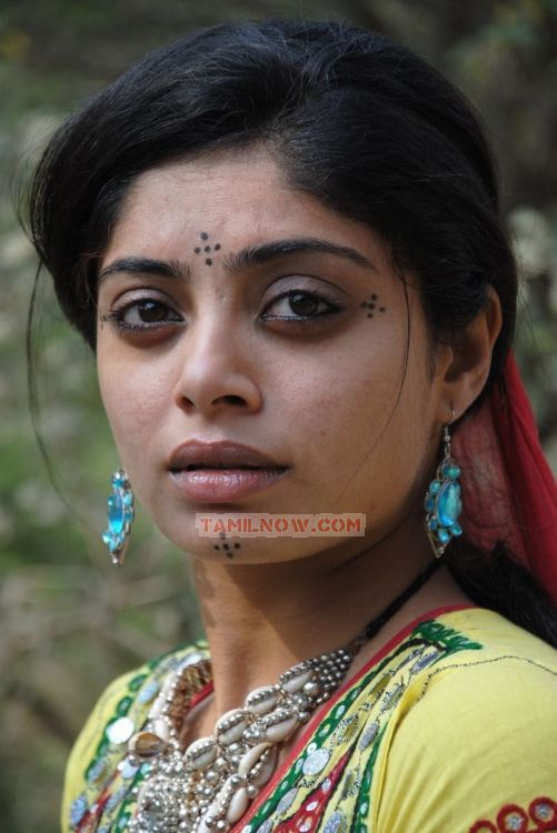 Actress Shikha In Vanayudham 304