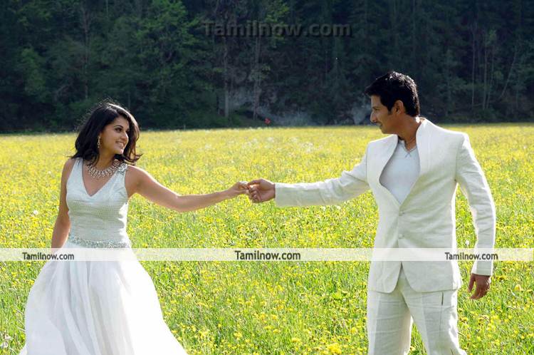 Jeeva Tapsee Vandhaan Ventraan Still 4