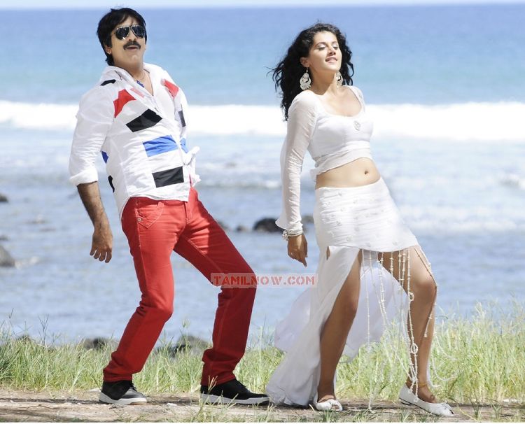 Ravi Teja And Tapsee Pannu In Veeraiah 336