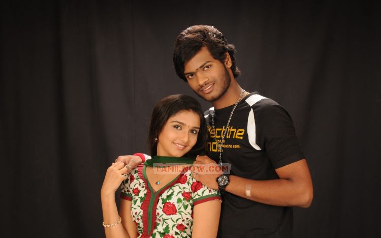 Movie Vellaikaagitham 4435