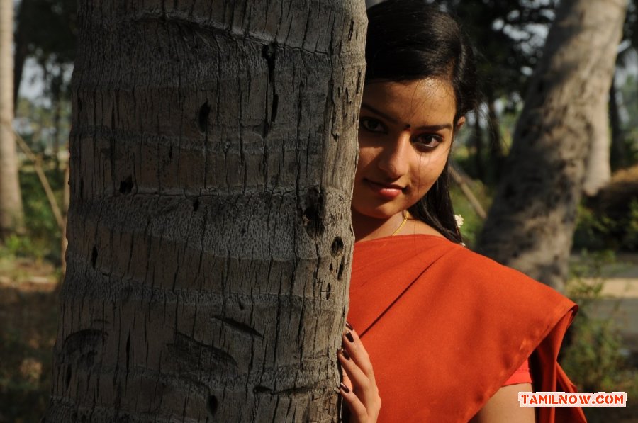 Actress Malavika Menon In Vethu Vettu 527