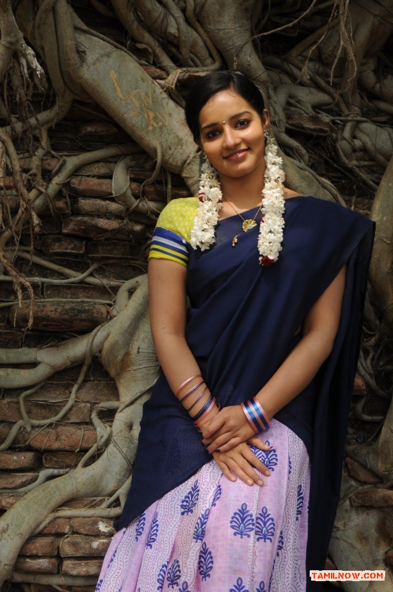 Malavika Menon In Vethu Vettu Movie Photo 438