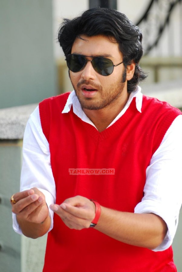 Tej In Movie Vinnai Thodu 987