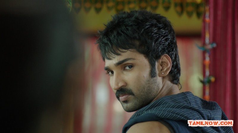 Aadhi In Yagavarayinum Naa Kaakka 880