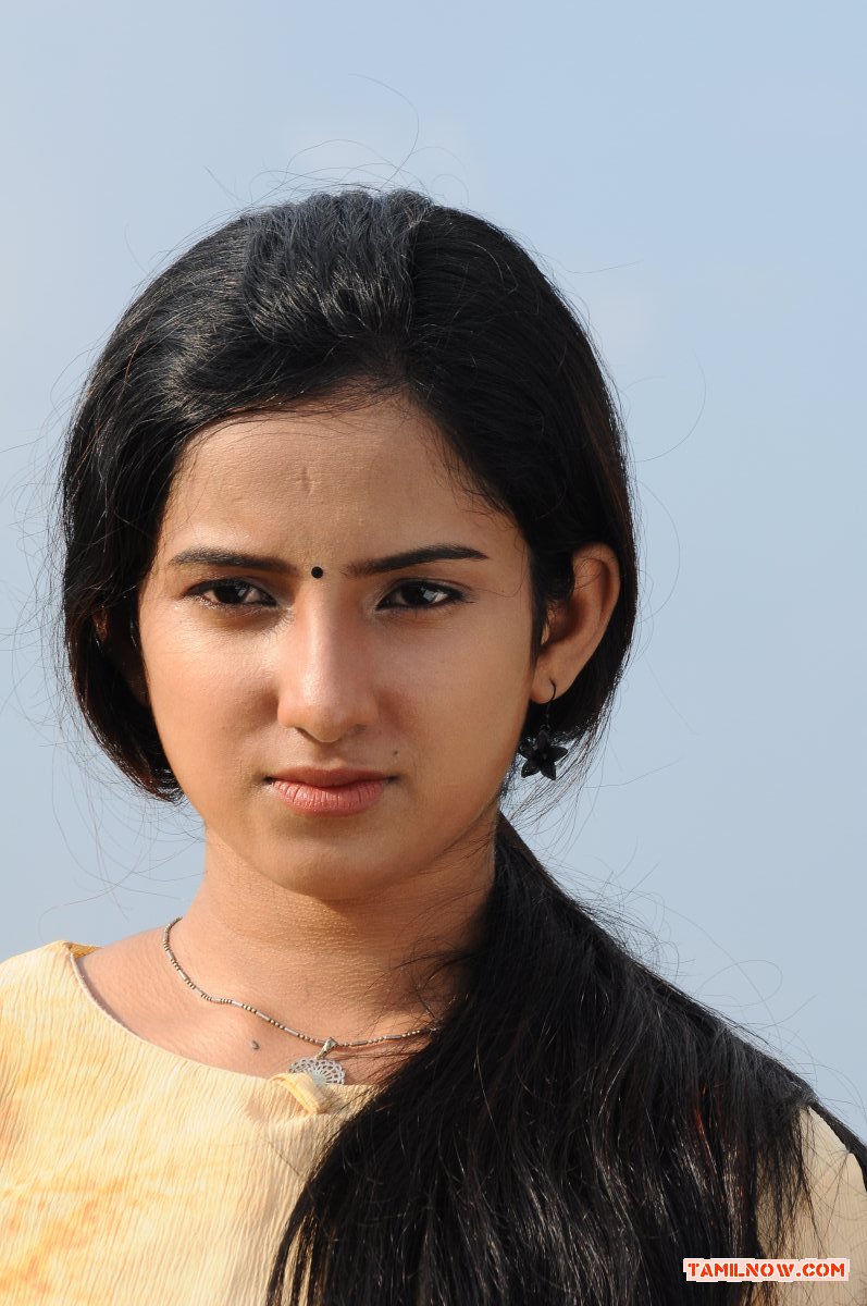 Yaazh Tamil Movie Actress Still 707