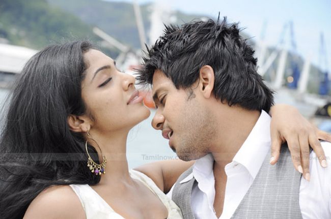 Bharath And Rima Kallingal In Yuvan Yuvathi 11