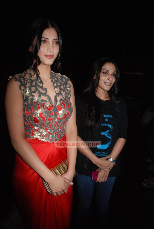 Shruthihaasan And Aishwarya Dhanush 83