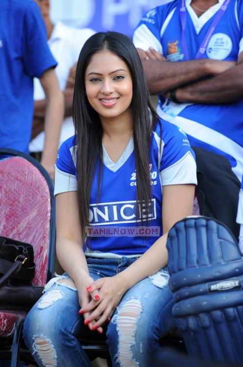 Nikesha Patel Photo 423