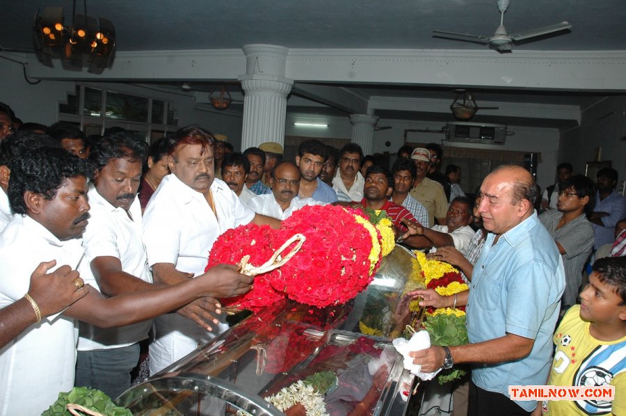 Vijayakanth Paying Homage To Manjula Vijayakumar 512