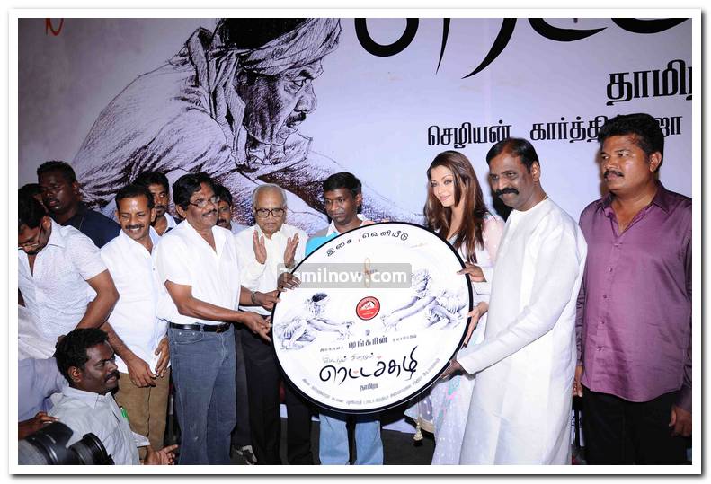 Aishwarya Rai At Rettai Suzhi Audio 5