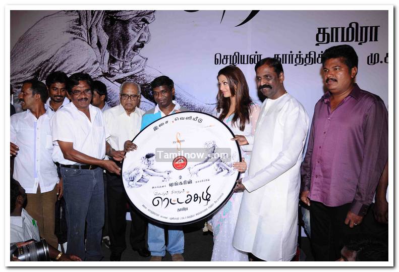 Aishwarya Rai At Rettai Suzhi Audio 8