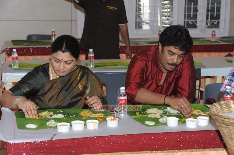 Khushbu And Sundar C At The Wedding 115