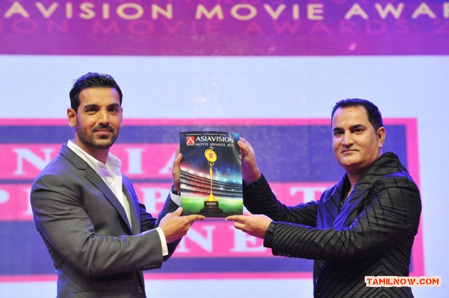 John Abraham At Asiavision Movie Awards 2013 74