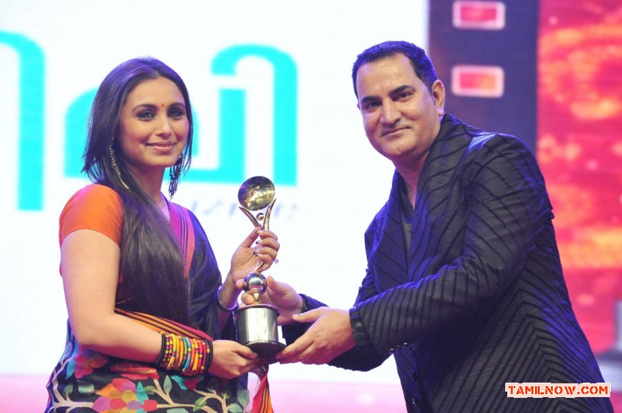 Rani Mukherji At Asia Vision Movie Awards 2013 256