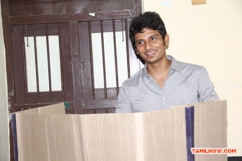 Jiiva Casting His Vote 933