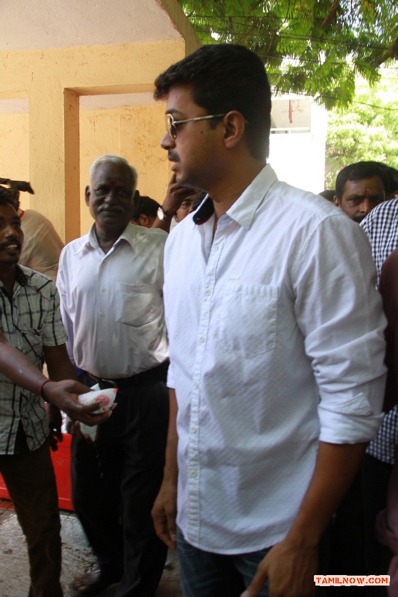 Vijay On The Poll Day 444