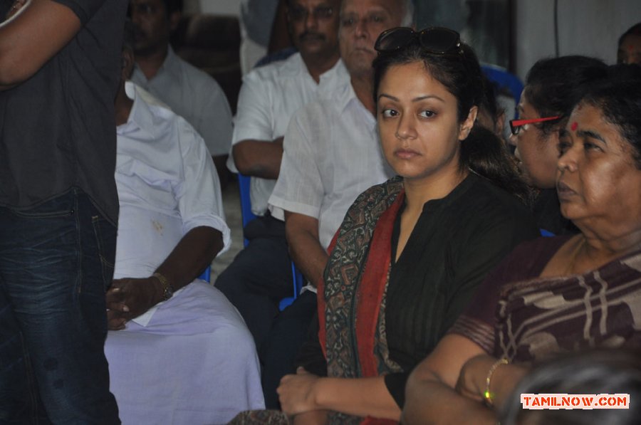 Celebrities Pay Last Respects To Manjula Vijayakumar 6496