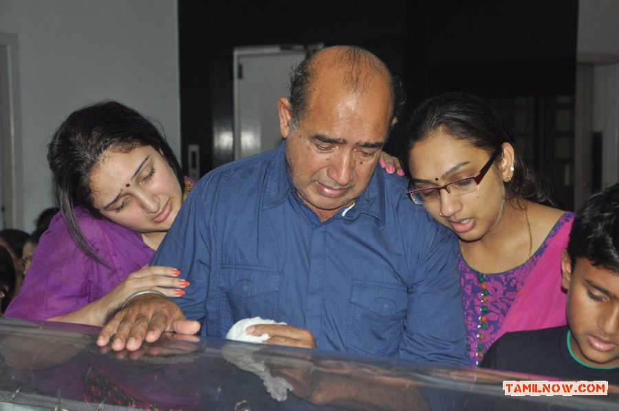 Vijayakumar With His Daughters 780 Tamil Movie Event Celebrities Pay