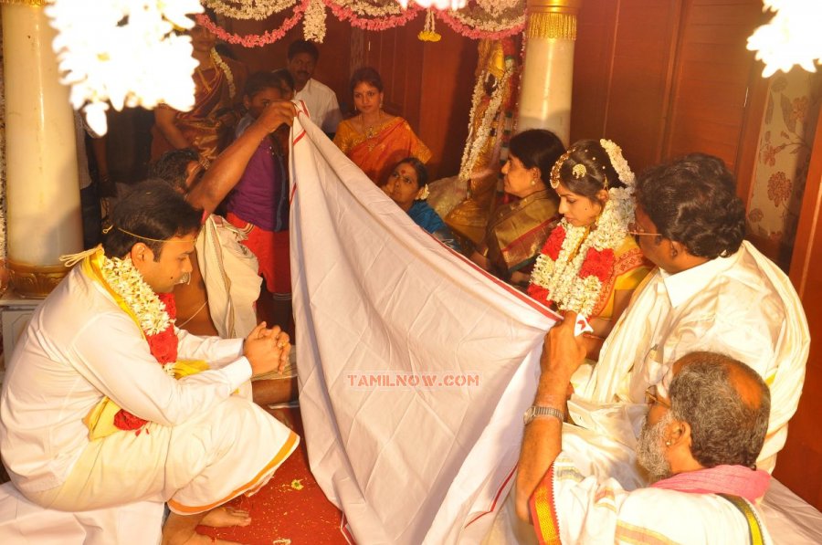 Director Jothikrishna Aishwarya Wedding Stills 1658