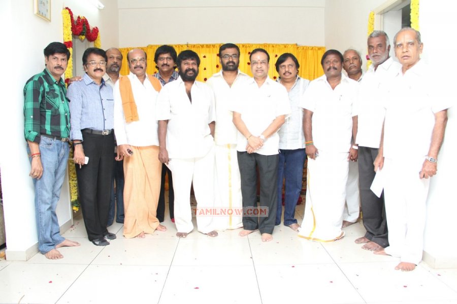 Director Karupazhaniappans Jannalooram Pooja Photos 4209