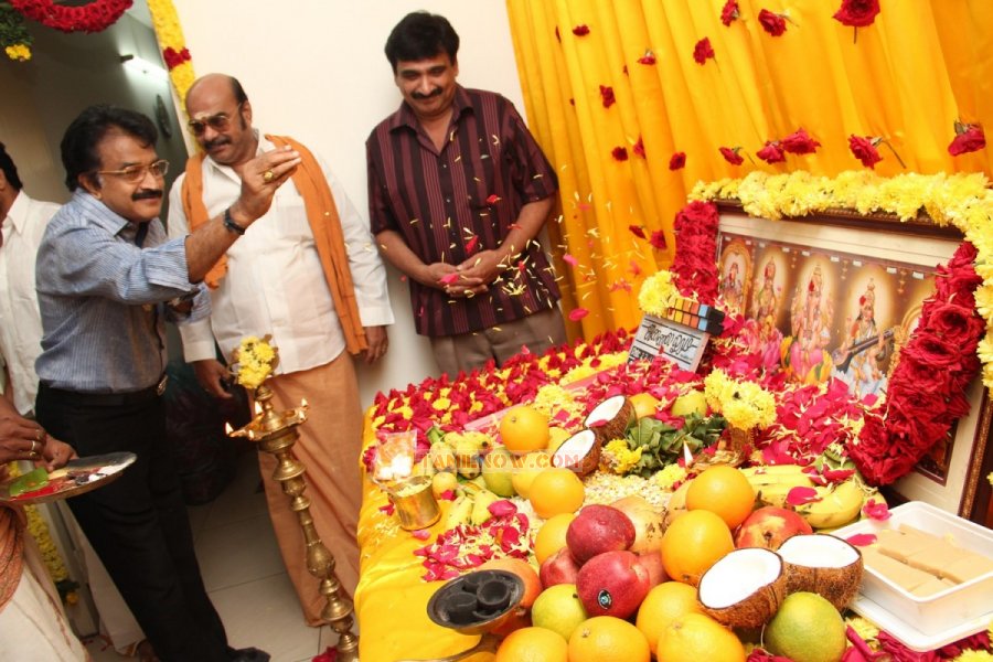 Director Karupazhaniappans Jannalooram Pooja Stills 412