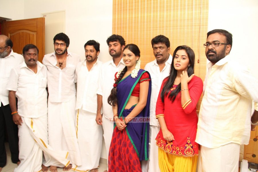 Director Karupazhaniappans Jannalooram Pooja Stills 9091