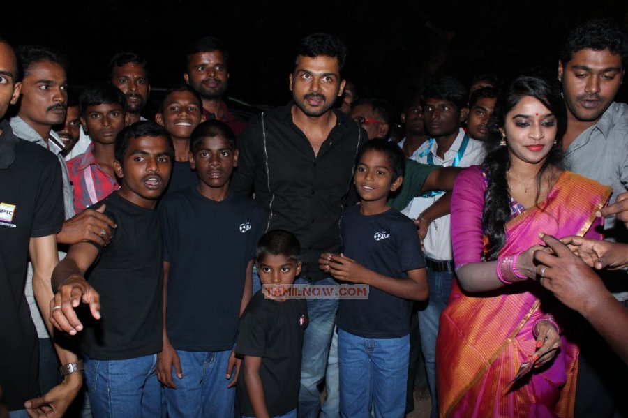 Karthi Dancing With Aruwe Homeless Children 9861