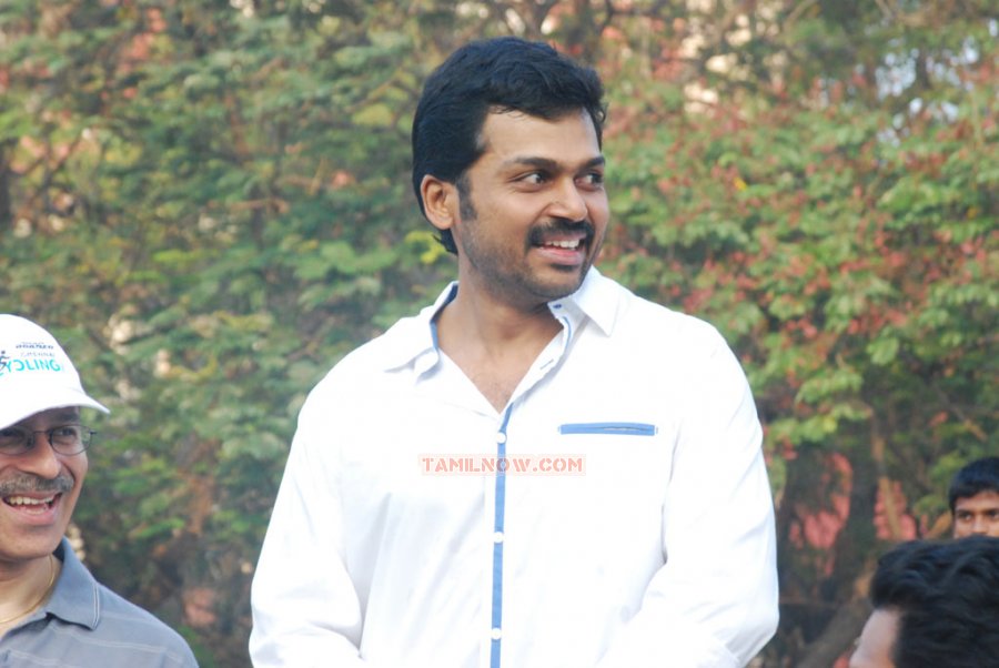 Karthi Flags Off Chennai Cycling 2013 Stills 5565